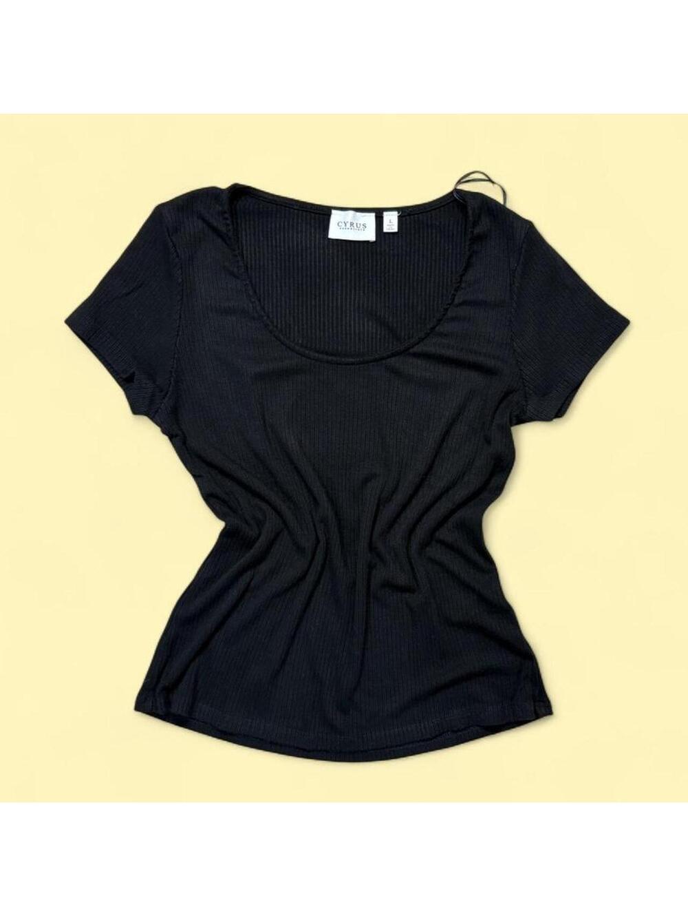 downtown preppy Black ribbed scoop-neck top with short sleeves
